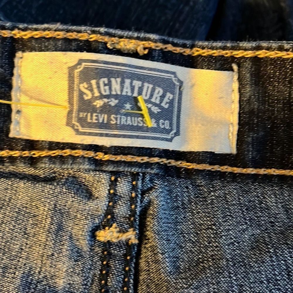 Levi's Dark Blue Cropped Capri Jeans - Picture 3 of 6
